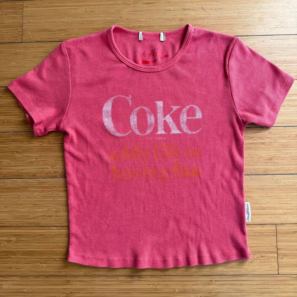 Coca-Cola Coke Pink/Red Ribbed Scoop Neck Graphic Baby Tee XS/S Coke Adds Life